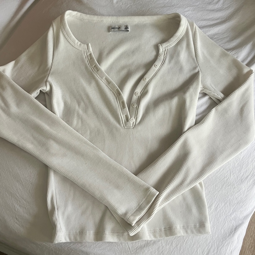 Cream Long Sleeve Hollister Button Top🤍💌